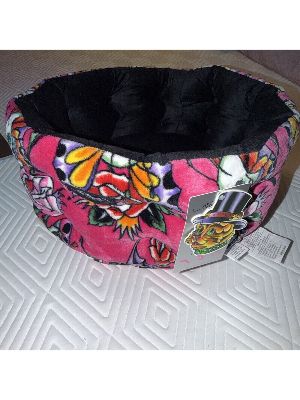 NWT Ed Hardy Pet Bed HOT Pink Skull Rose Plush Cuddler Cat cup REVERSIBLE 18x9